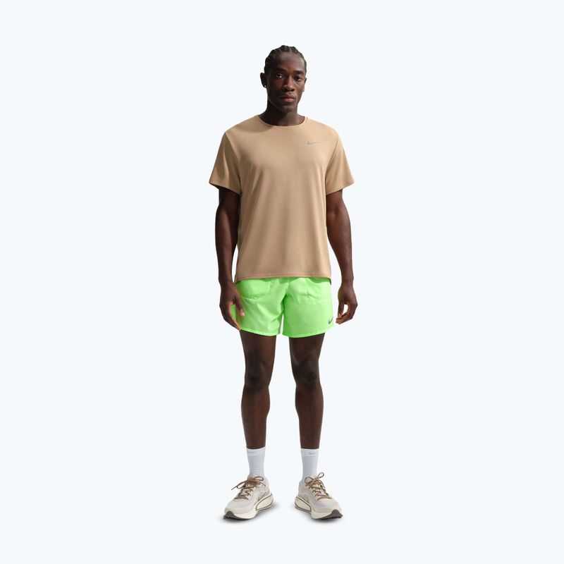 Pantaloni scurți de alergare pentru bărbați Nike Stride Dri-Fit Brief-Lined 7" lime blast 2
