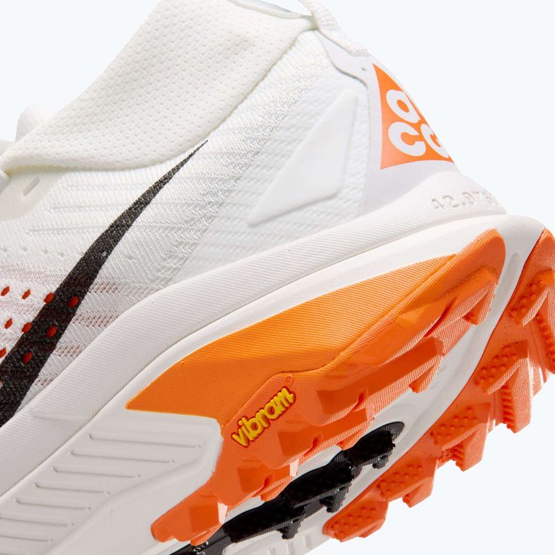 Încălțăminte de alergare pentru femei Nike ACG Zegama summit white/phantom/safety orange/black 11