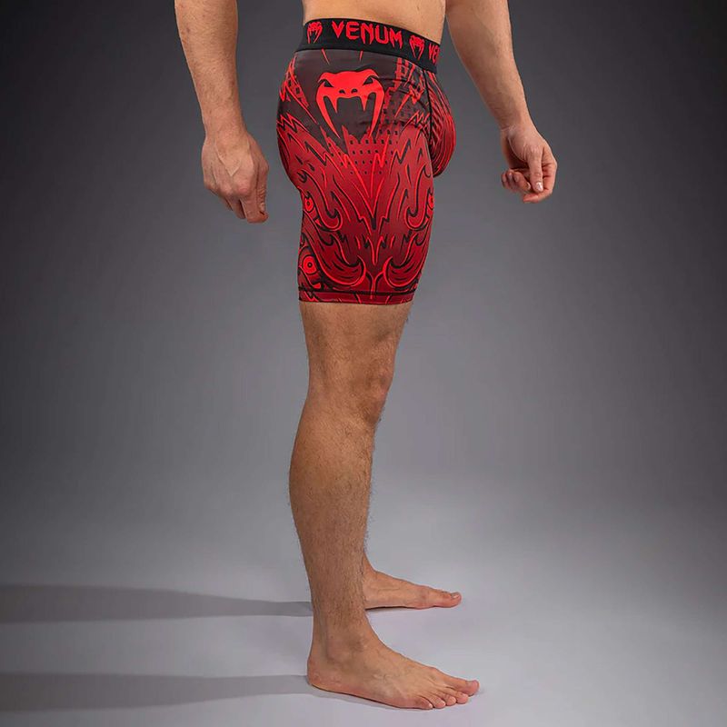 Pantaloni scurți de antrenament pentru bărbați Venum Wolf Attack Vale Tudo Shorts black/red 5