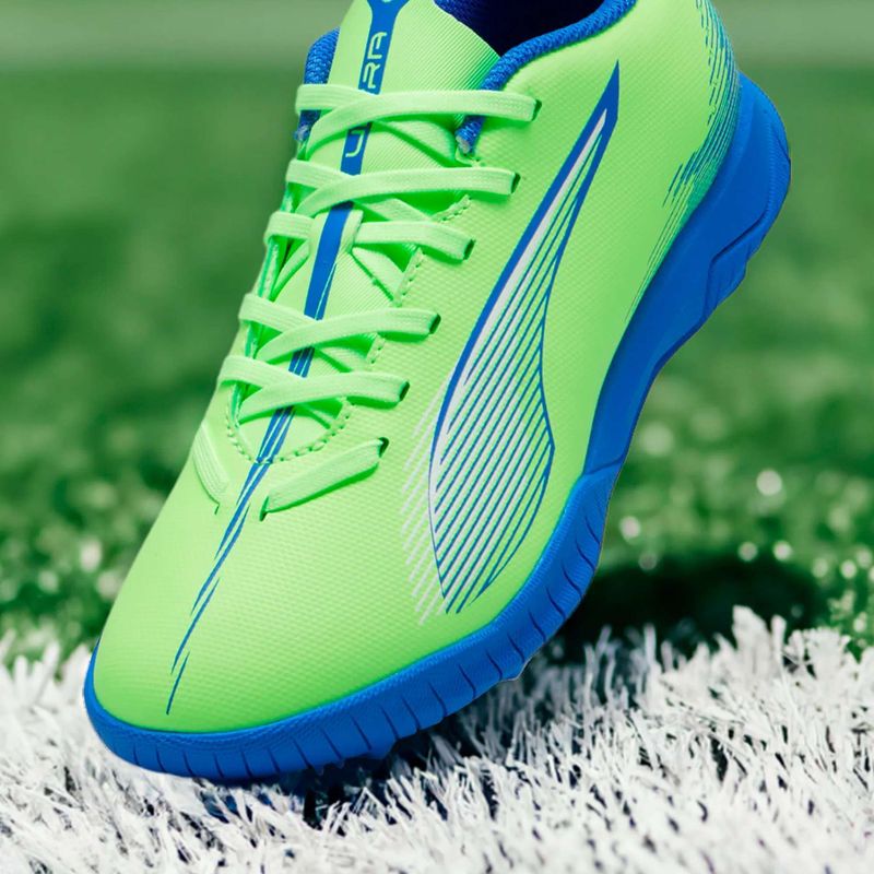 PUMA Ultra 5 Play TT Jr fizzy apple/puma alb ghete de fotbal pentru copii 8